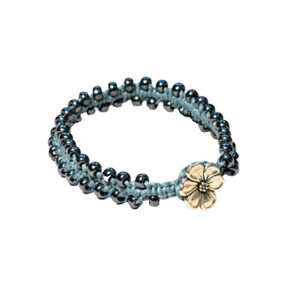 armband makramé av glaspärlor