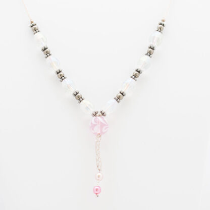 halsband med glaspärlor