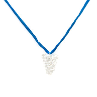 halsband med hänge av finsilver blue heart