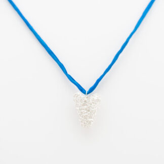 halsband med hänge av finsilver blue heart