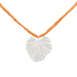 halsband-sommarblad