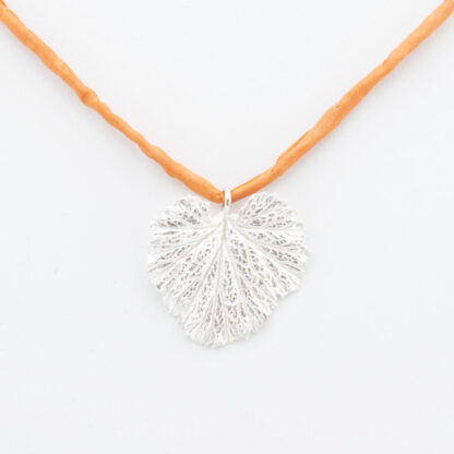 halsband sommarblad