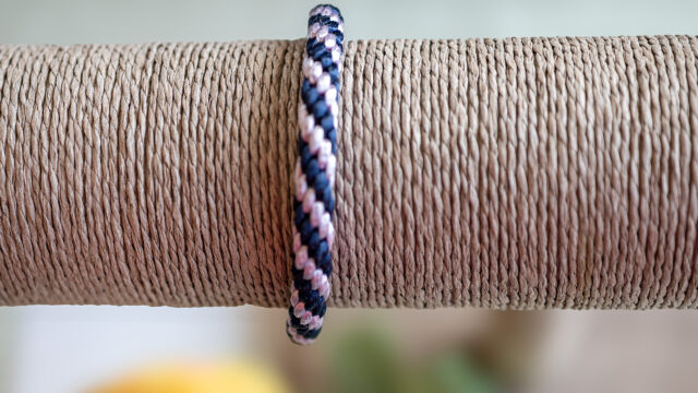 armband av kumihimo
