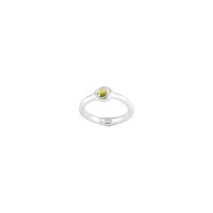 finsilverring med grön glascabochon