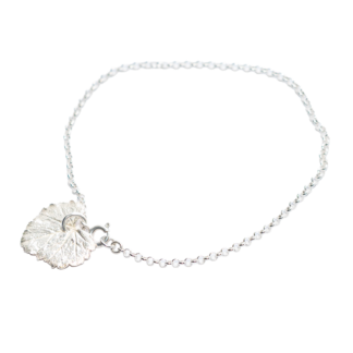 silverarmband chain with a leaf